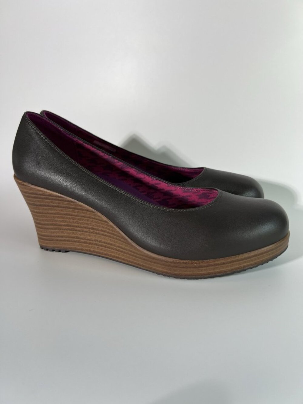 Crocs A-Leigh Espresso / Walnut Leather Closed Toe Wedge Pumps Women's Size 8 - Picture 2 of 14